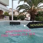 Hola *