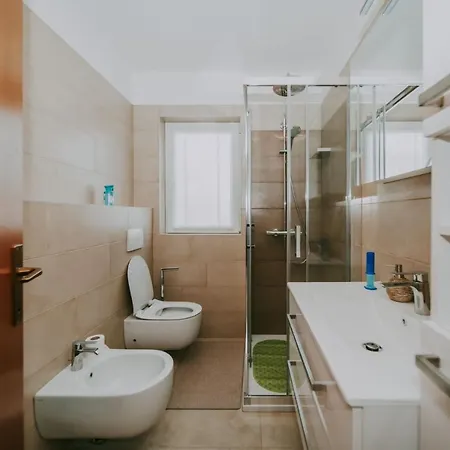 Hola Apartment *